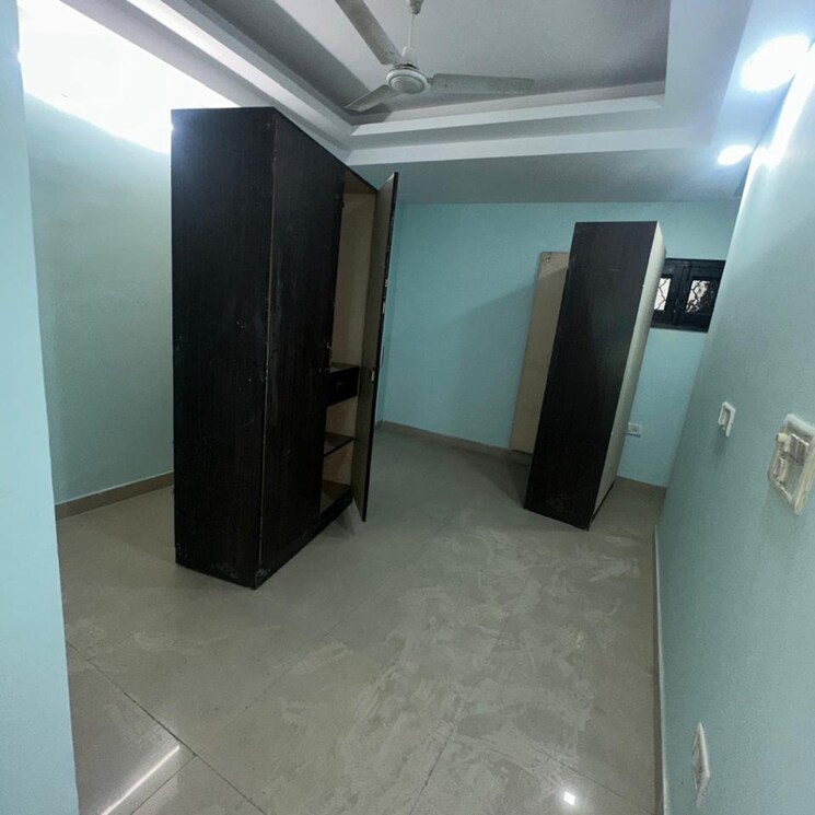 Room, katwaria sarai 5 Bedroom 1600 Sq.Ft. Builder Floor In Katwaria Sarai Delhi 9596210