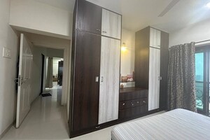 Room in 2 BHK Apartment at Mayfair Housing Hillcrest, Vikhroli West – for Rent