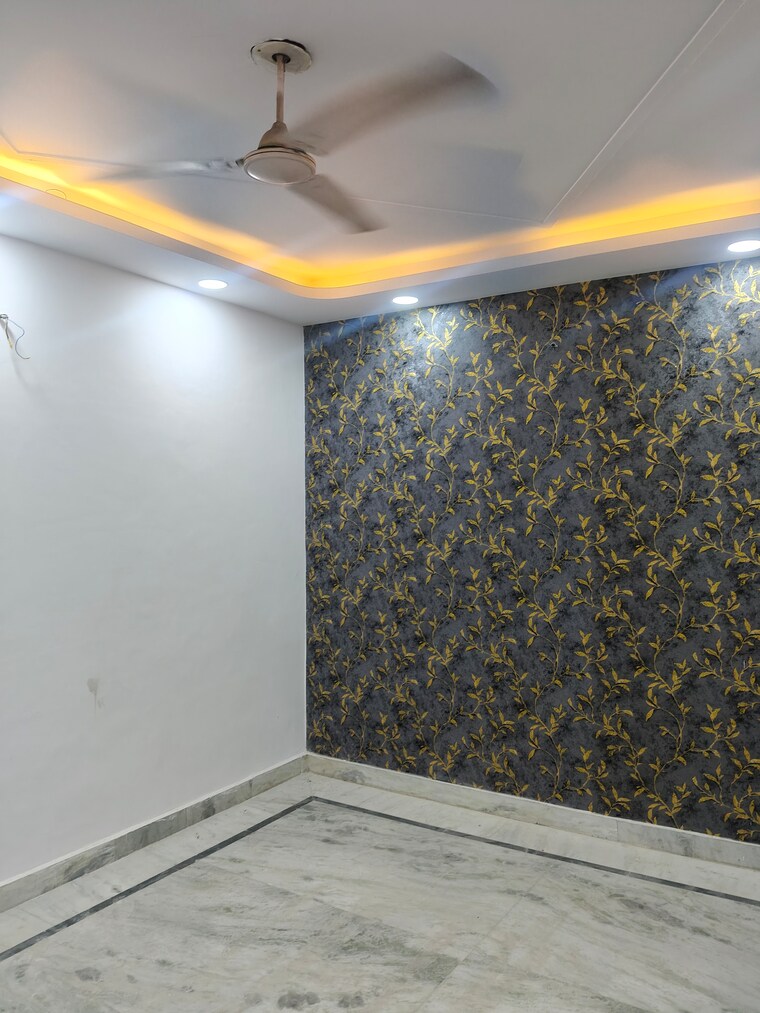 Balcony, govindpuri 3 Bedroom 910 Sq.Ft. Builder Floor In Govindpuri Delhi 9596220