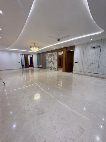 Room in 2 BHK Builder Floor at Sector 21 – for Rent