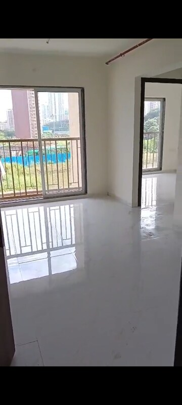 1 BHK Apartment For Rent in Metropolis Bayside, Kasarvadavali
