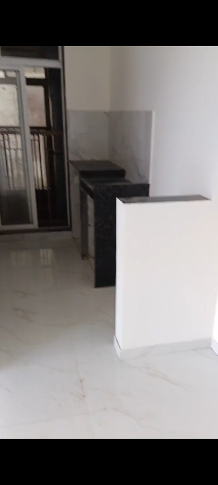 Room, metropolis-bayside 1 Bedroom 450 Sq.Ft. Apartment In Kasarvadavali Thane 9596295