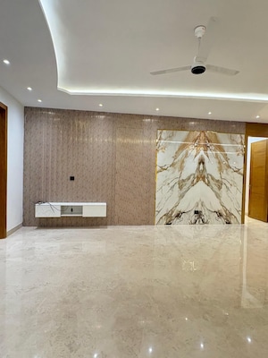 Room in 1.5 BHK Builder Floor at Sector 22 – for Rent