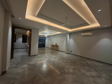 Room in 3 BHK Builder Floor at DLF Atria, Dlf Phase ii – for Sale