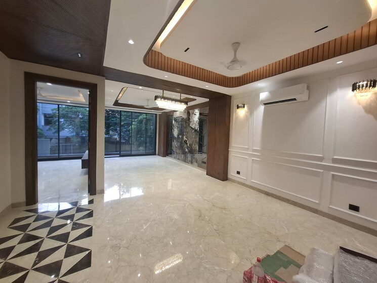  Parking, dlf-atria 3 Bedroom 2430 Sq.Ft. Builder Floor In Dlf Phase ii Gurgaon 9596334