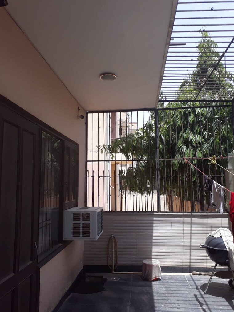 Balcony, sector 49 3 Bedroom 250 Sq.Yd. Builder Floor In Sector 49 Gurgaon 9596309