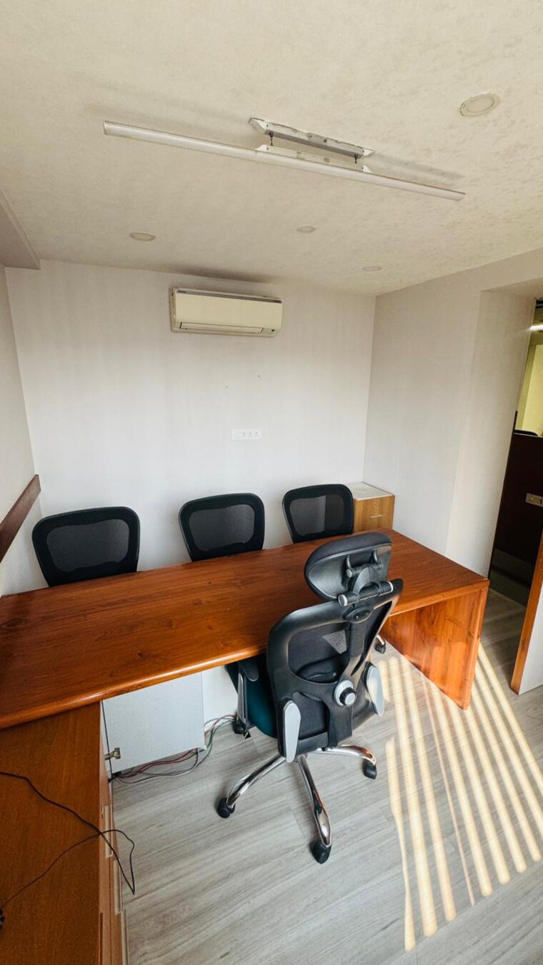 Team Area, makarba Commercial Office Space 1384 Sq.Ft. In Makarba Ahmedabad 9596339