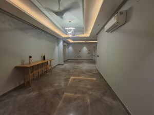 Room in 4 BHK Builder Floor at DLF Atria, Dlf Phase ii – for Sale