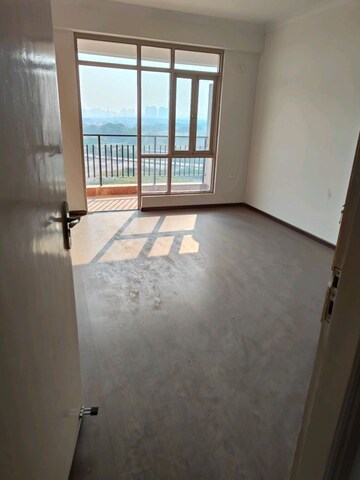 Room in 3.5 BHK Apartment at Pareena Express Heights, Sector 99 – for Sale