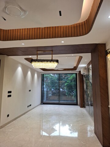 Kitchen in 3 BHK Builder Floor at DLF Atria, Dlf Phase ii – for Sale