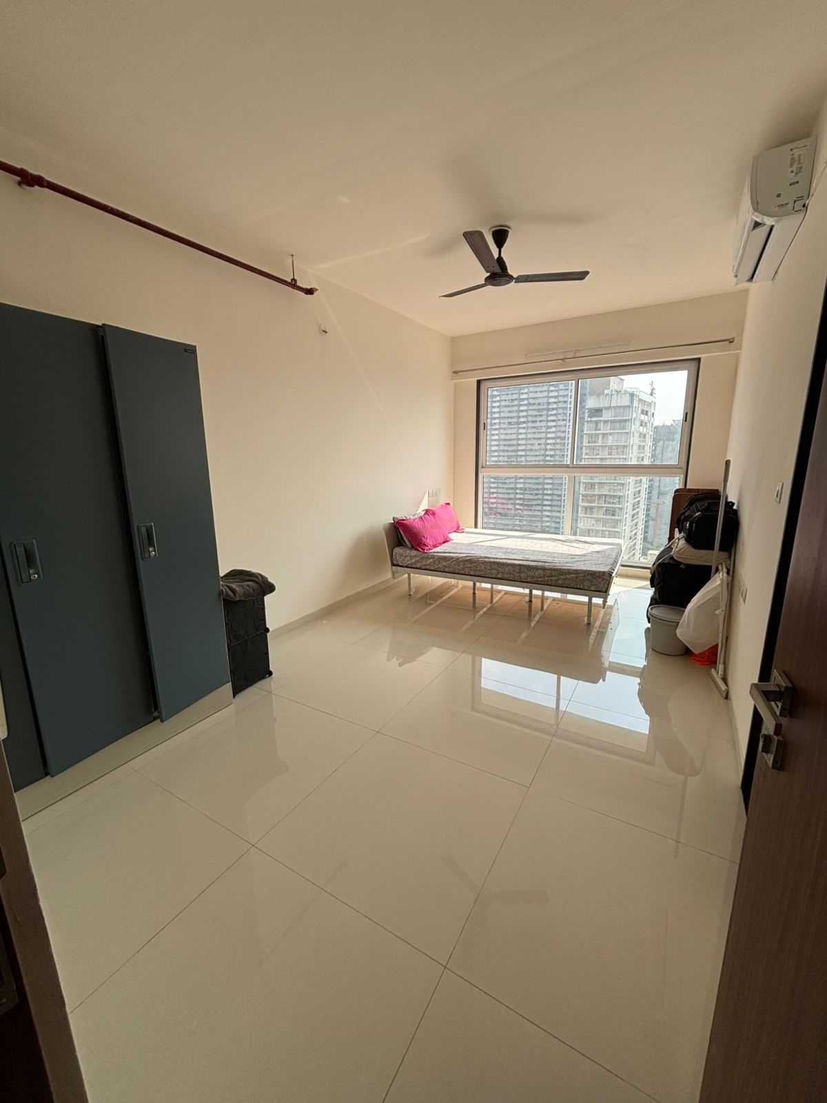 2 BHK Apartment For Rent in Wadhwa Pristine