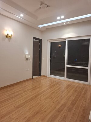 Room in 4 BHK Builder Floor at DLF Atria, Dlf Phase ii – for Sale