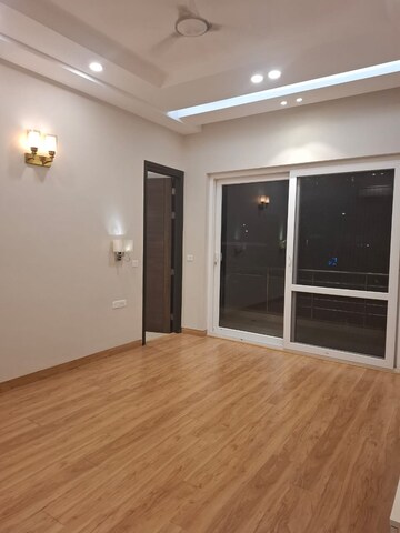 Room in 4 BHK Builder Floor at DLF Atria, Dlf Phase ii – for Sale