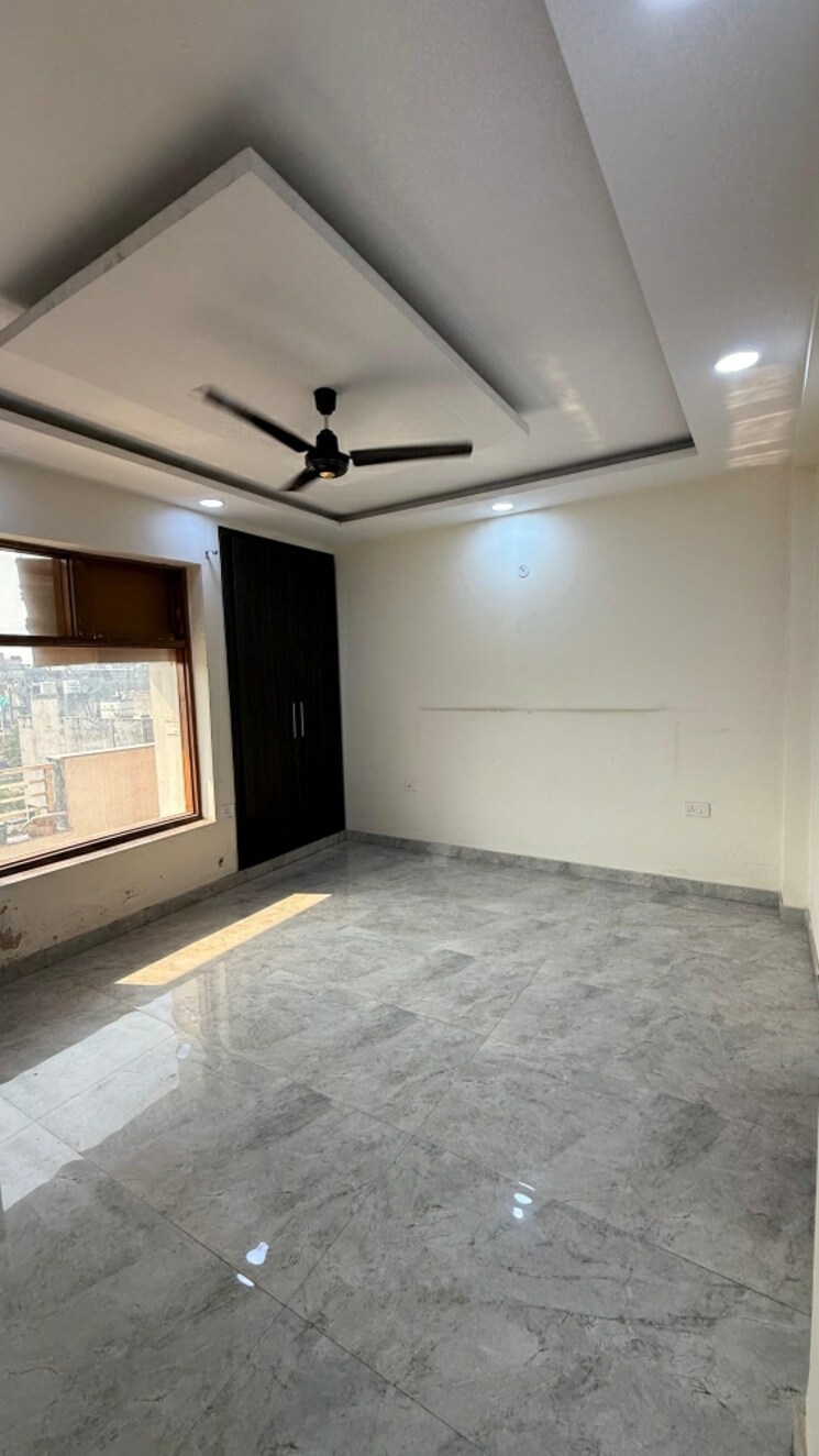 Room, green fields colony 3 Bedroom 200 Sq.Yd. Builder Floor In Green Fields Colony Faridabad 9596512