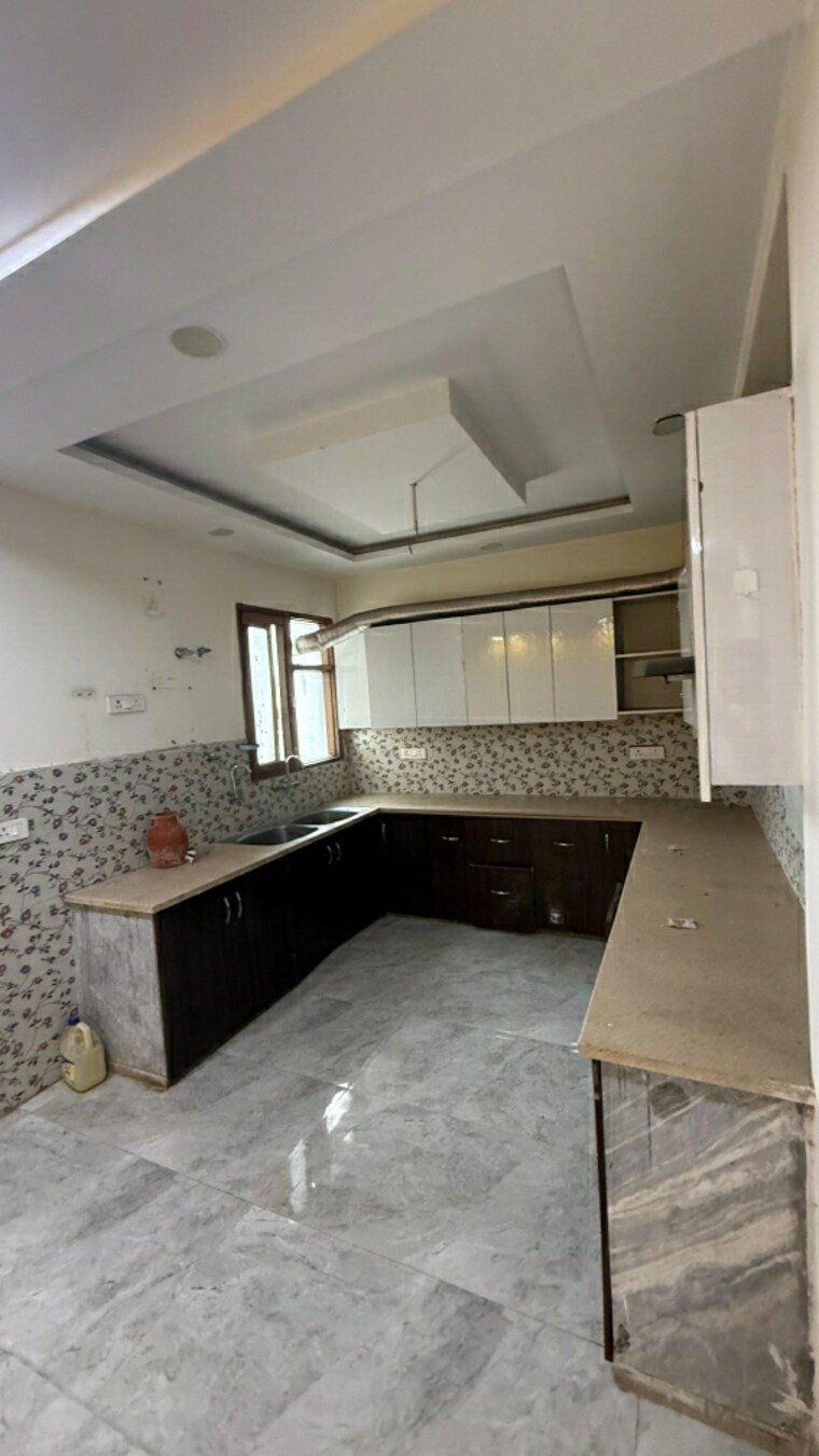 Kitchen, green fields colony 3 Bedroom 200 Sq.Yd. Builder Floor In Green Fields Colony Faridabad 9596512