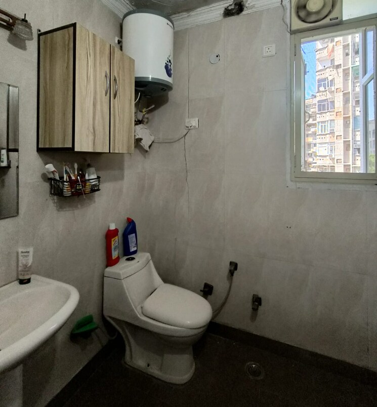 Bathroom, sector 9 dwarka 2 Bedroom 1350 Sq.Ft. Apartment In Sector 9 Dwarka Delhi 9596479