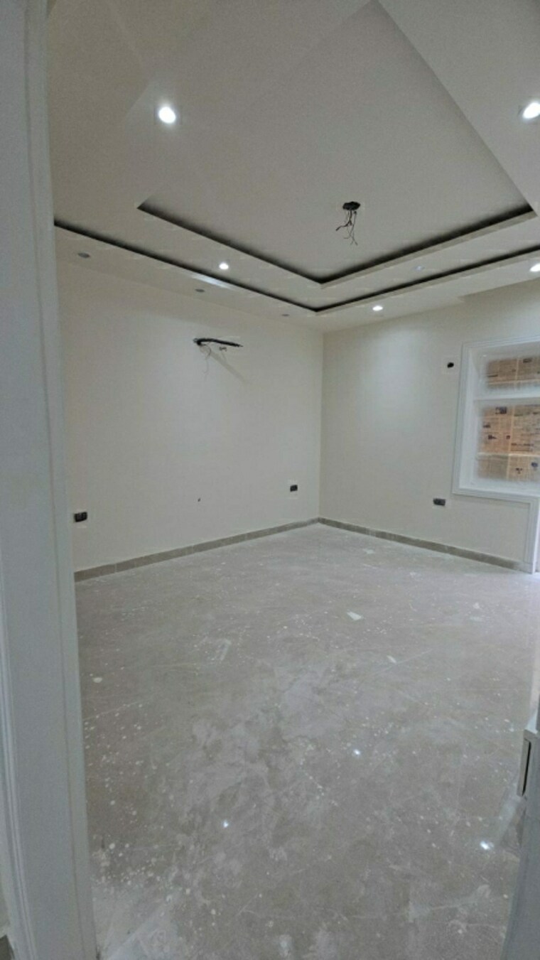 Room, green fields colony 4 Bedroom 350 Sq.Yd. Builder Floor In Green Fields Colony Faridabad 9596553