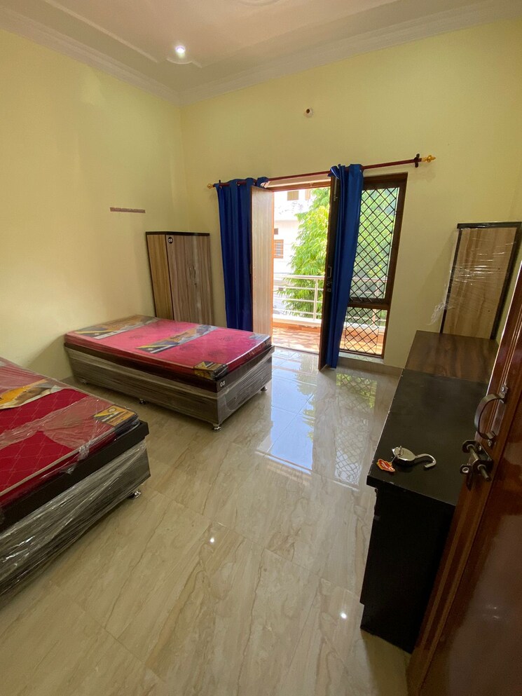 Room, gomti nagar Pg For Boys & Girls In Gomti Nagar 9596550