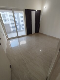 2.5 BHK + Extra Room Apartment For Sale in Amrapali Silicon City