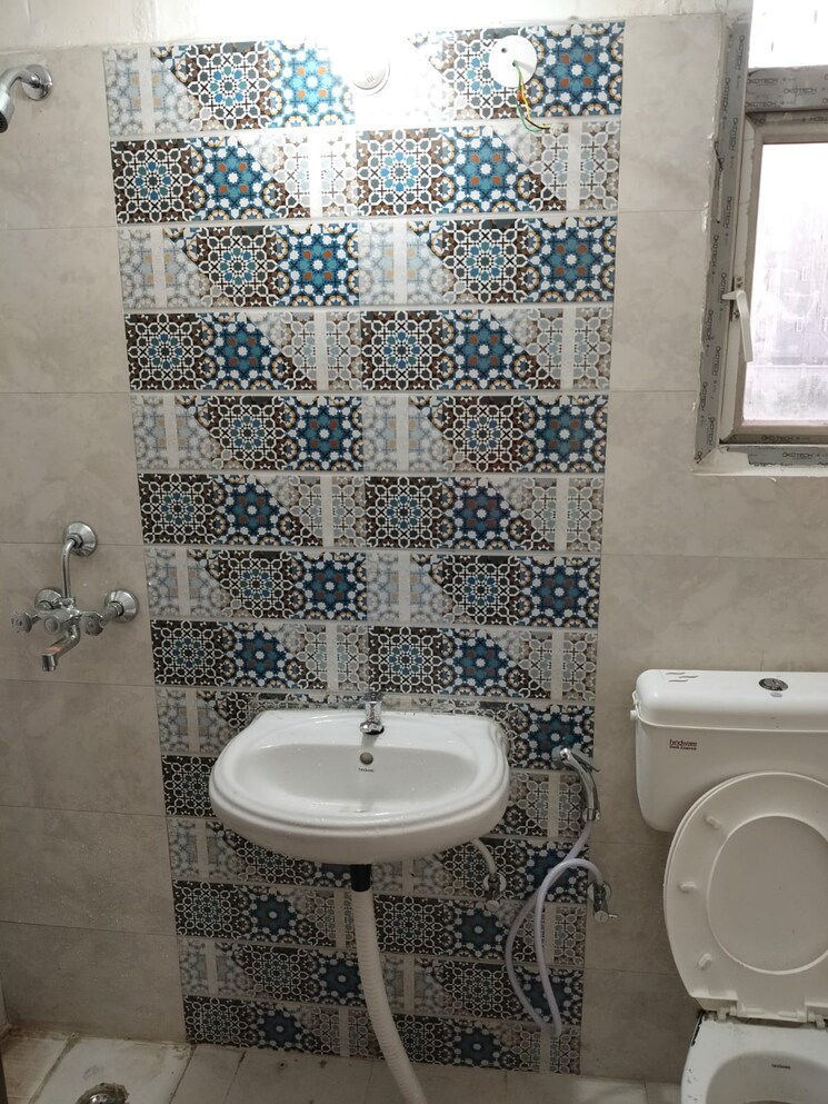 Bathroom, signature-global-proxima 2 Bedroom 674 Sq.Ft. Apartment In Sector 89 Gurgaon 9596575