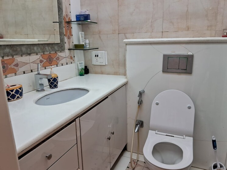 Bathroom, sher-e-punjab 4 Bedroom 1500 Sq.Ft. Apartment In Andheri East Mumbai 9596580