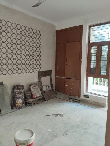 Parking in 2 BHK Builder Floor at Ashoka Enclave Faridabad, Sector 34 – for Sale