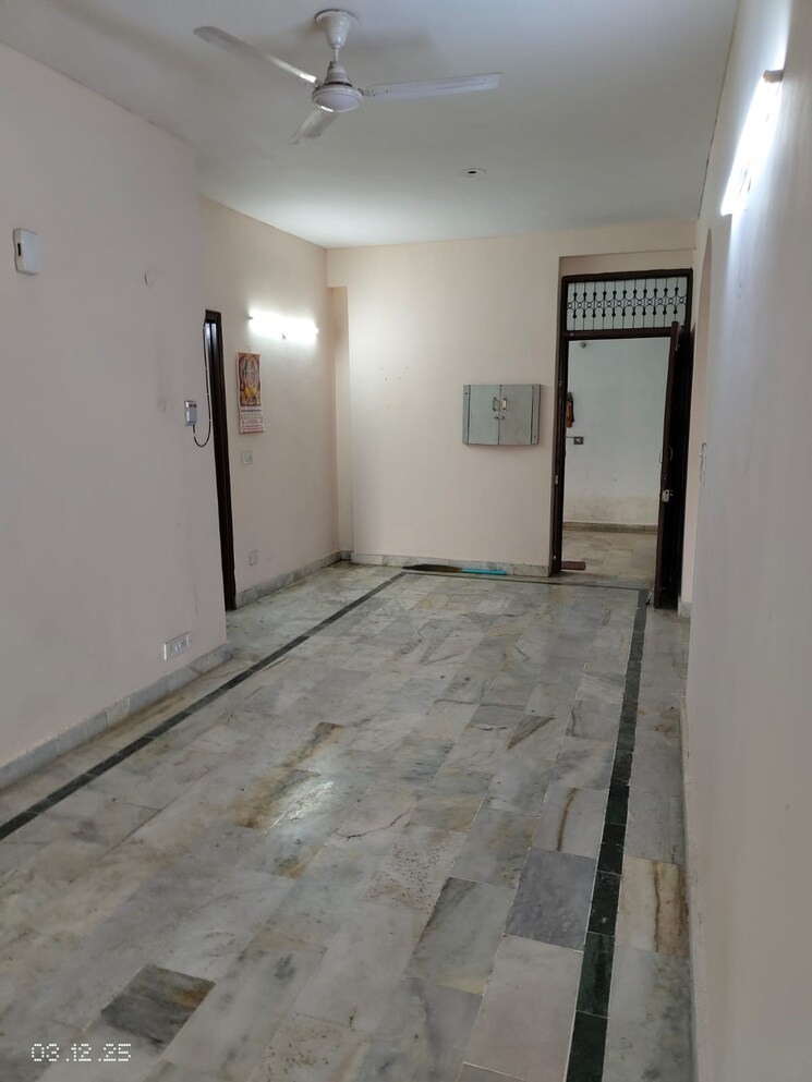 Room, janakpuri 3 Bedroom 1400 Sq.Ft. Builder Floor In Janakpuri Delhi 9596629