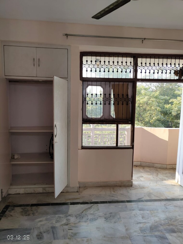 Room, janakpuri 3 Bedroom 1400 Sq.Ft. Builder Floor In Janakpuri Delhi 9596629