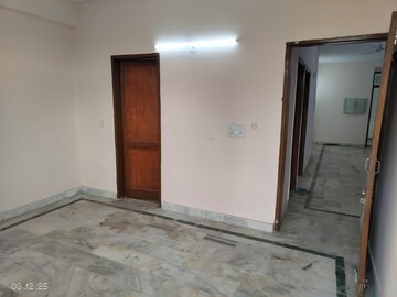 Room in 3 BHK Builder Floor at Janakpuri – for Rent