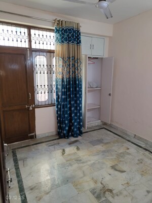 Room in 3 BHK Builder Floor at Janakpuri – for Rent
