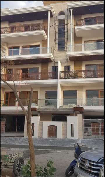 3 BHK Builder Floor For Sale in Sector 81