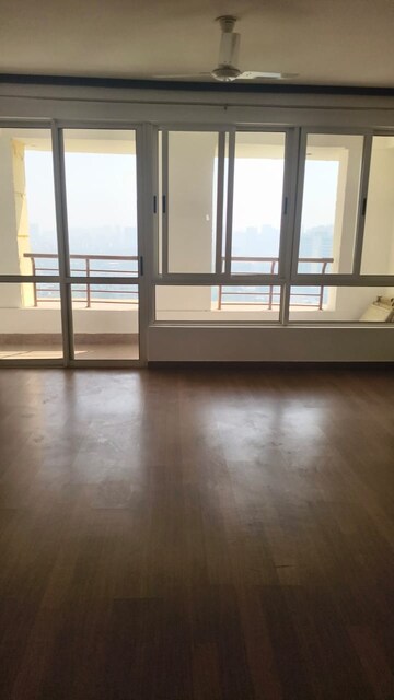 Room in 4 BHK Apartment at Jaypee Kalypso Court, Sector 128 – for Rent