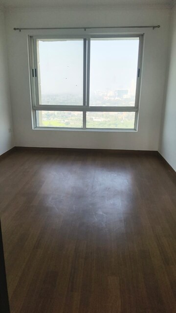 Room in 4 BHK Apartment at Jaypee Kalypso Court, Sector 128 – for Rent