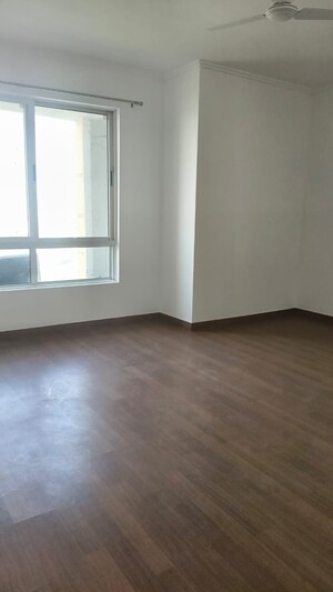 Room in 4 BHK Apartment at Jaypee Kalypso Court, Sector 128 – for Rent