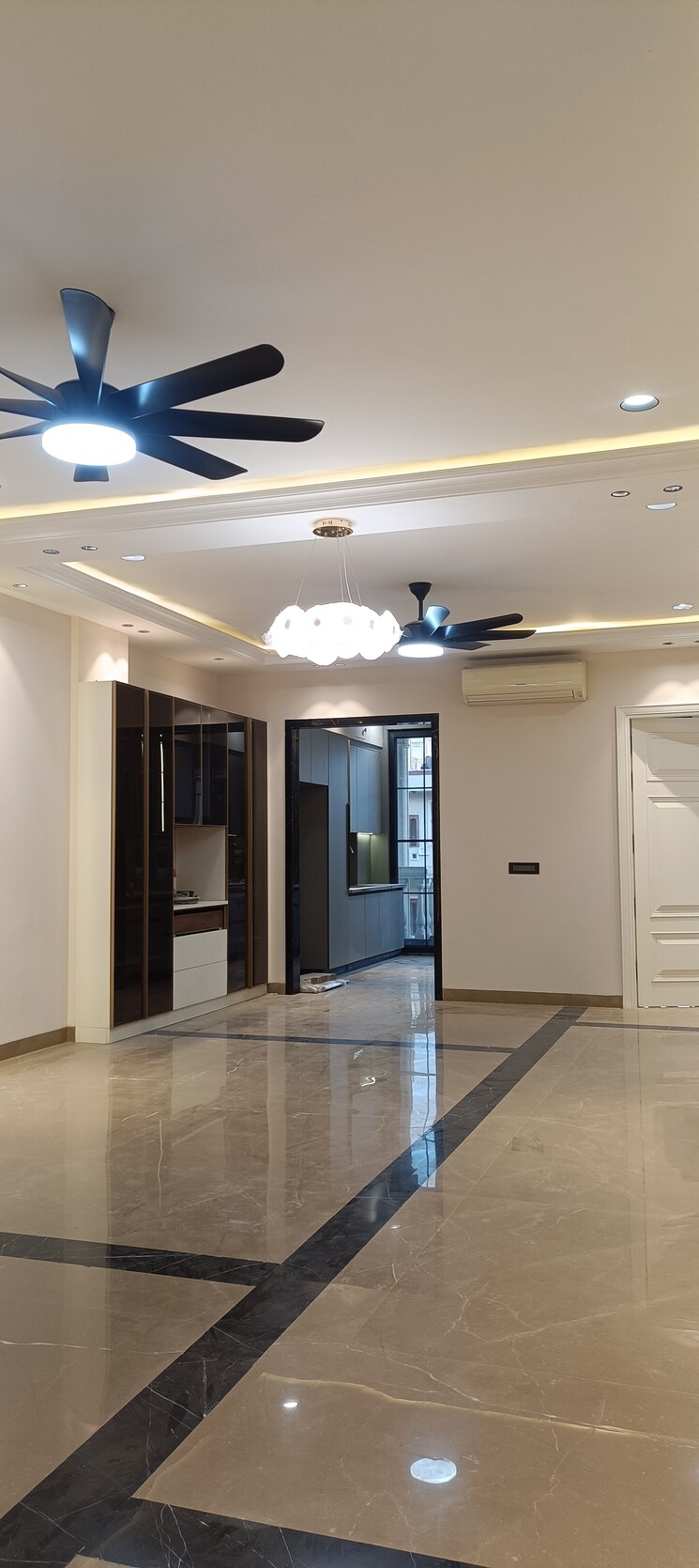 Living Room, surajmal vihar 3 Bedroom 200 Sq.Yd. Builder Floor In Surajmal Vihar Delhi 9596659