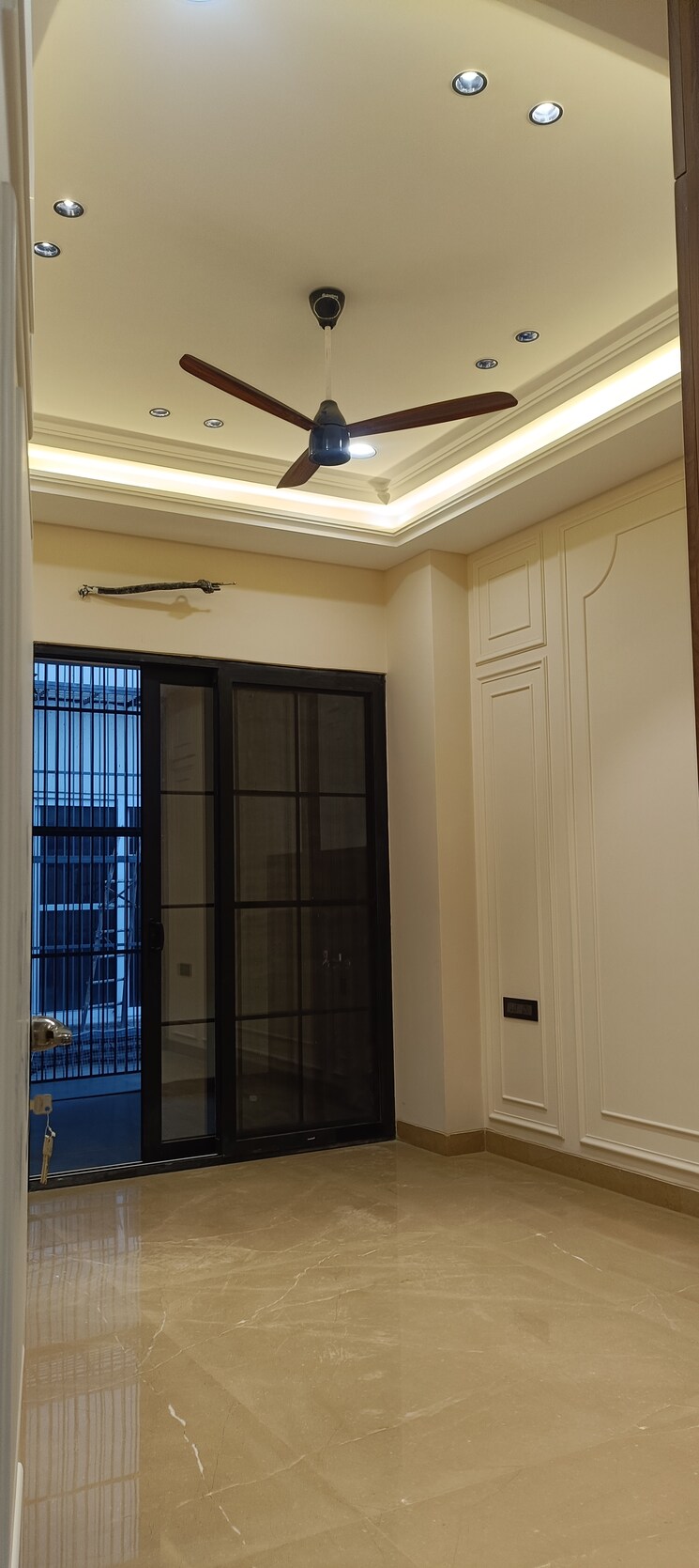 Bedroom, surajmal vihar 3 Bedroom 200 Sq.Yd. Builder Floor In Surajmal Vihar Delhi 9596659