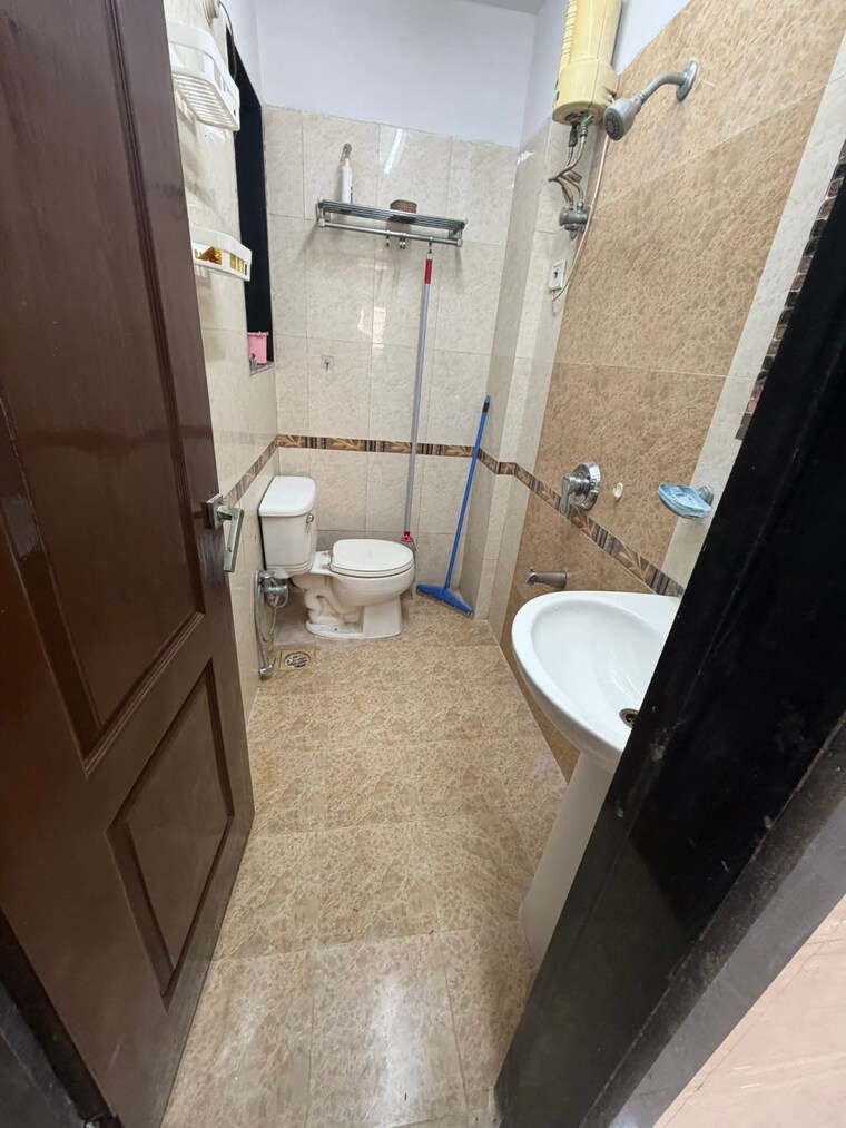 Bathroom, rna-ng-suncity-phase-iii 2 Bedroom 685 Sq.Ft. Apartment In Kandivali East Mumbai 9596663
