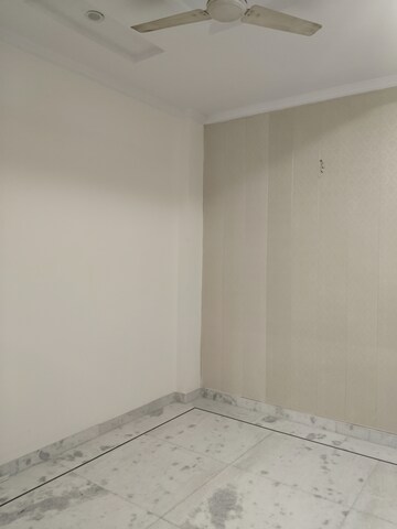 Room in 3 BHK Builder Floor at Sector 37 – for Sale