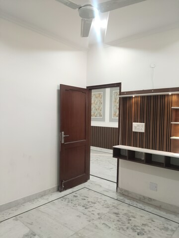 Room in 3 BHK Builder Floor at Sector 37 – for Sale