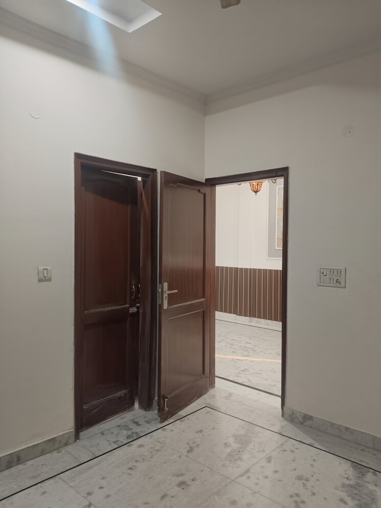 Room, sector 37 3 Bedroom 1350 Sq.Ft. Builder Floor In Sector 37 Faridabad 9596745