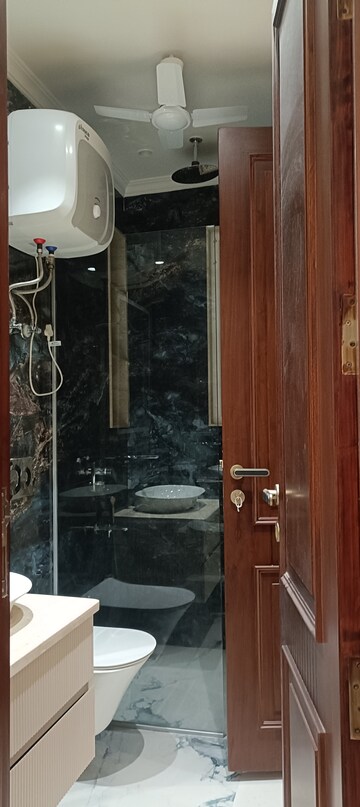 Gym in 3 BHK Builder Floor at Vivek Vihar Phase 1 – for Rent