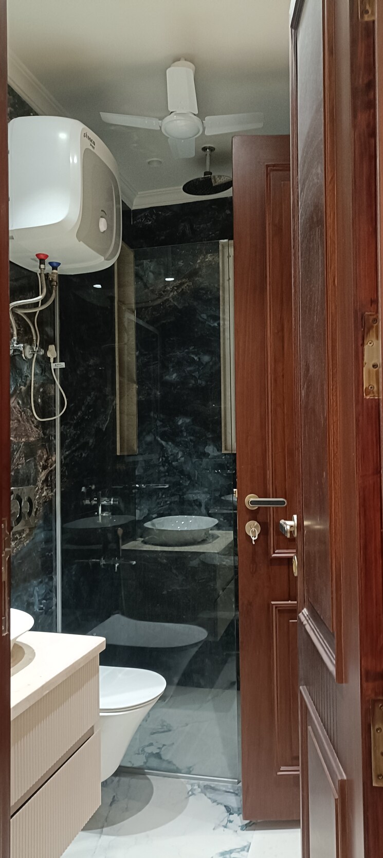 Gym, vivek vihar phase 1 3 Bedroom 200 Sq.Ft. Builder Floor In Vivek Vihar Phase 1 Delhi 9596692