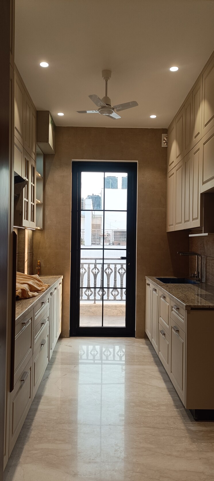 Kitchen, vivek vihar phase 1 3 Bedroom 200 Sq.Ft. Builder Floor In Vivek Vihar Phase 1 Delhi 9596692