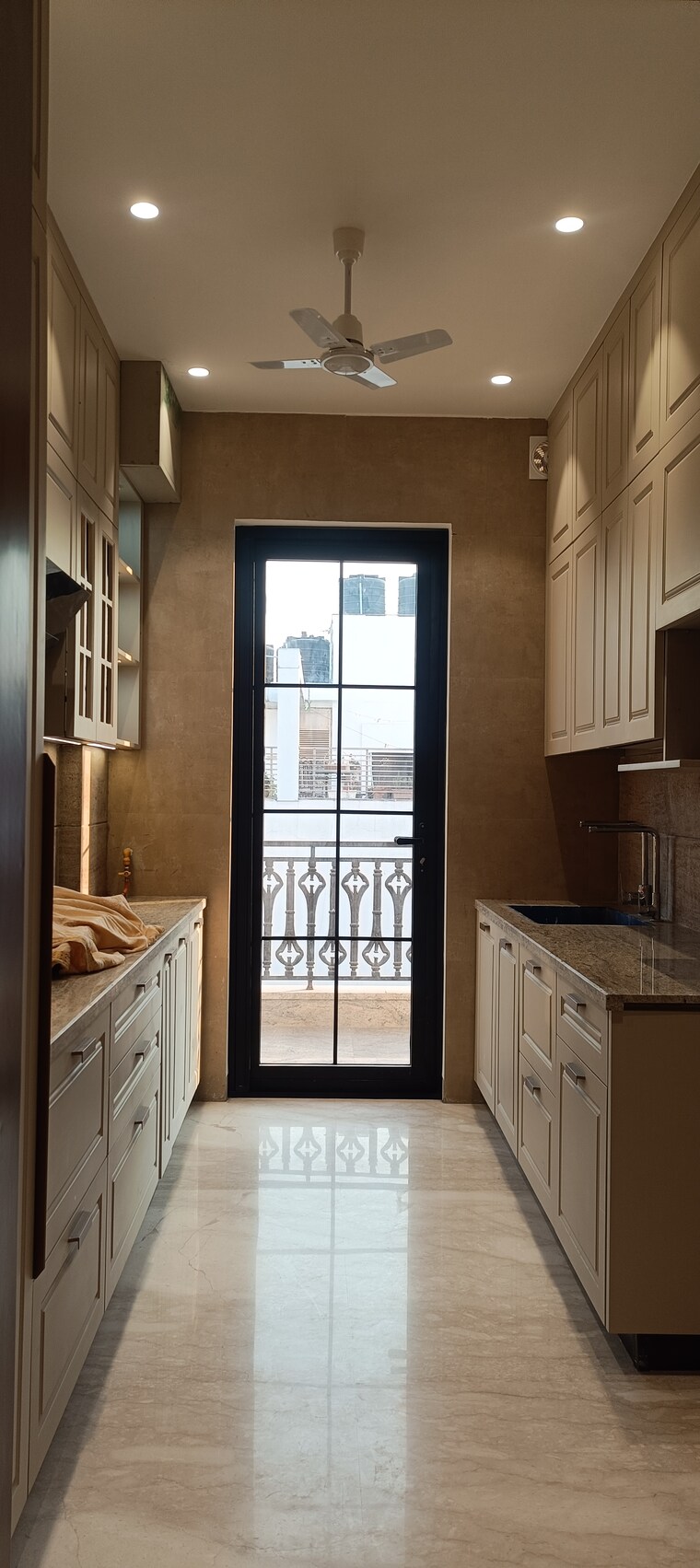 Kitchen, vivek vihar phase 1 3 Bedroom 200 Sq.Ft. Builder Floor In Vivek Vihar Phase 1 Delhi 9596692