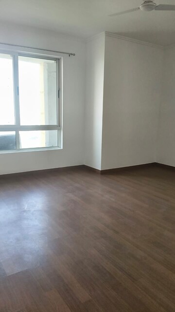 Room in 4 BHK Apartment at Jaypee Kalypso Court, Sector 128 – for Sale