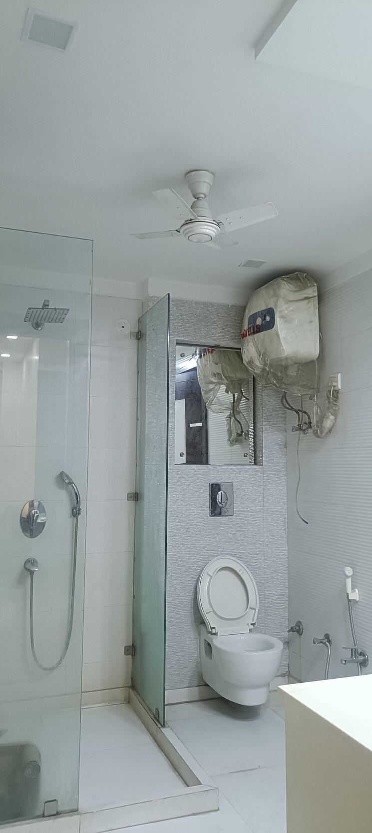 Bathroom, anand vihar 3 Bedroom 2800 Sq.Ft. Builder Floor In Anand Vihar Delhi 9596742