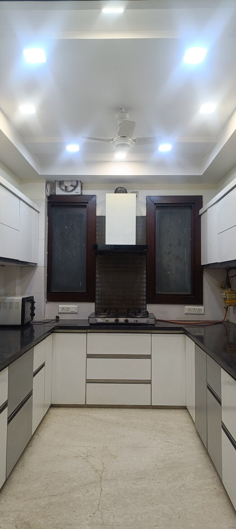 Kitchen, anand vihar 3 Bedroom 2800 Sq.Ft. Builder Floor In Anand Vihar Delhi 9596742