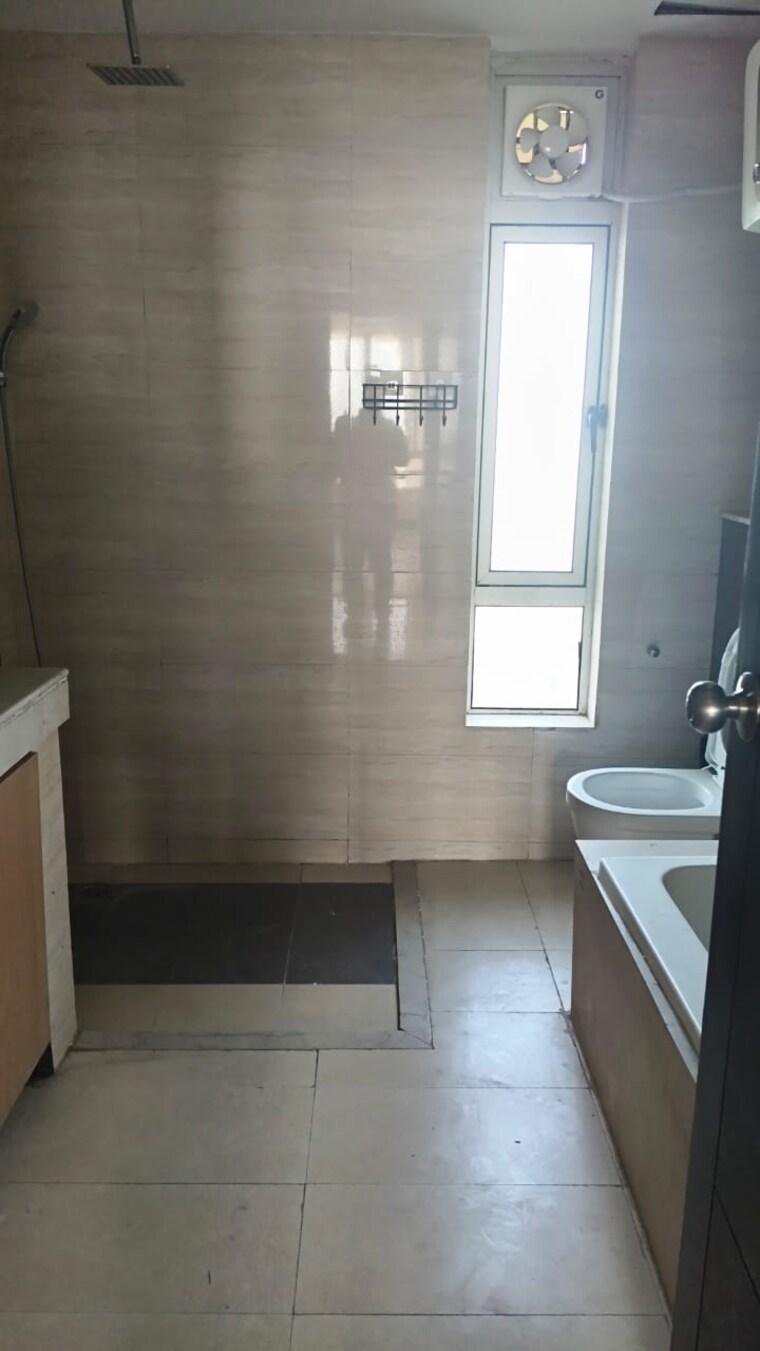 Bathroom, jaypee-kalypso-court 3 Bedroom 2650 Sq.Ft. Apartment In Sector 128 Noida 9596737