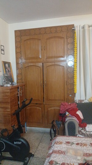 Furnished Amenities in 3 BHK Apartment at Gail Apartments, Sector 62 – for Rent