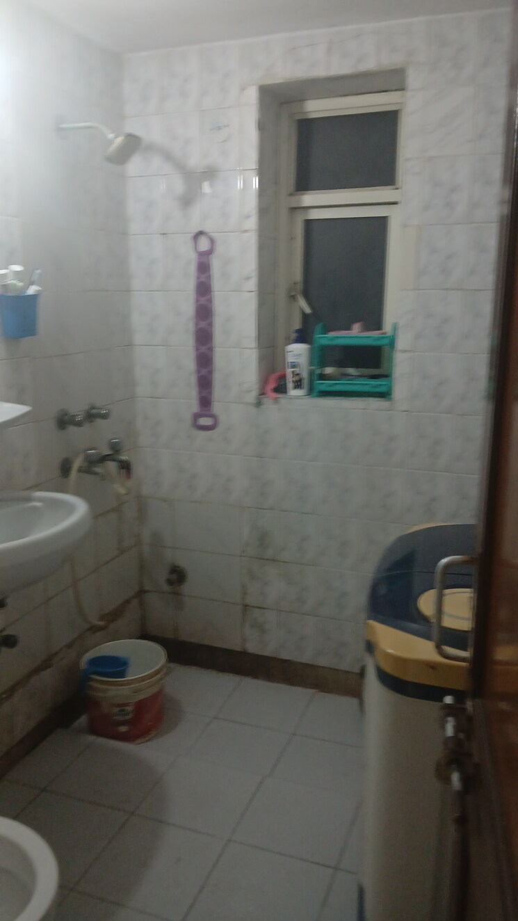 Bathroom, gail-apartments 3 Bedroom 1600 Sq.Ft. Apartment In Sector 62 Noida 9596781
